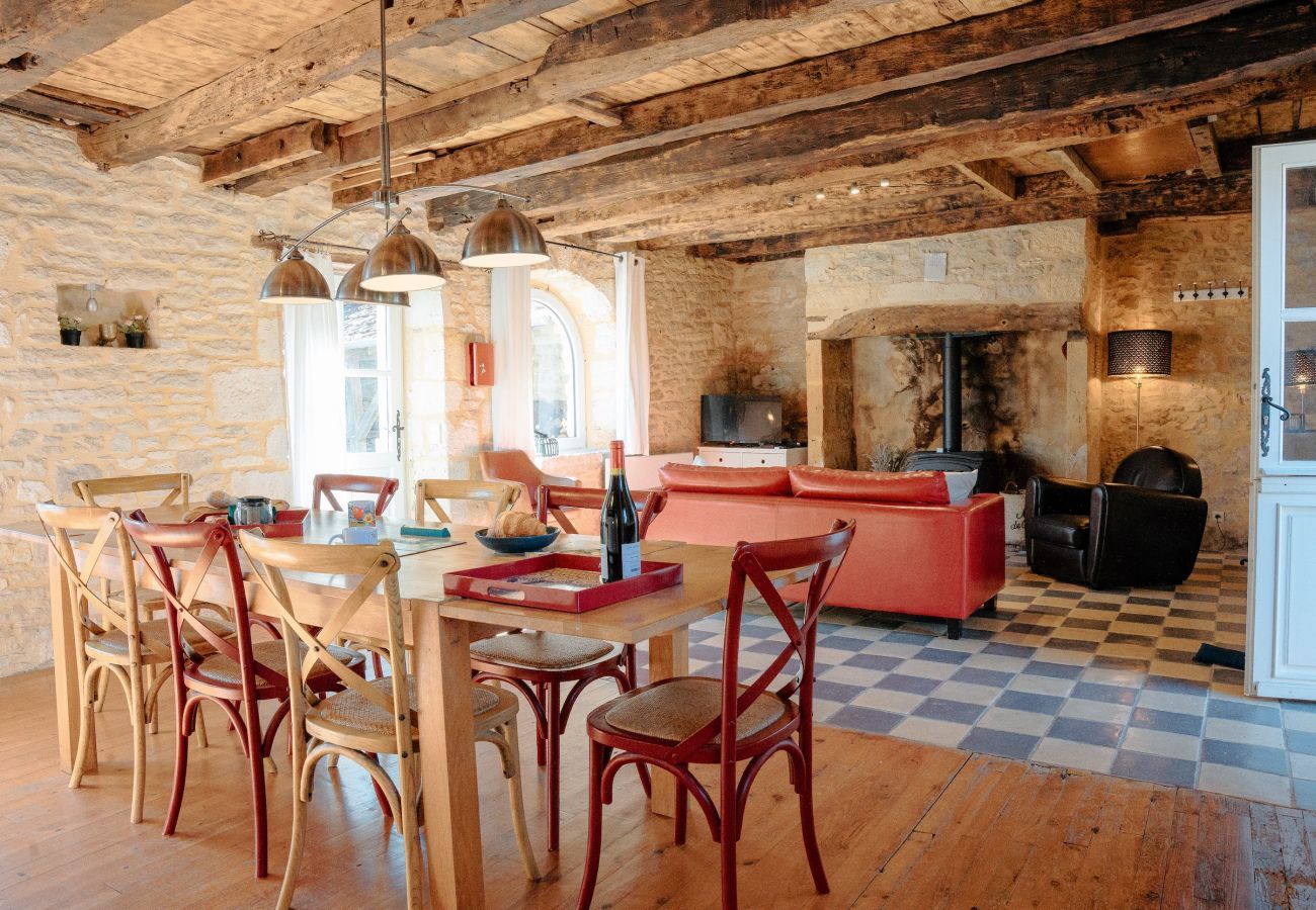 House in Coly - In the heart of the village, house for 8 with pool