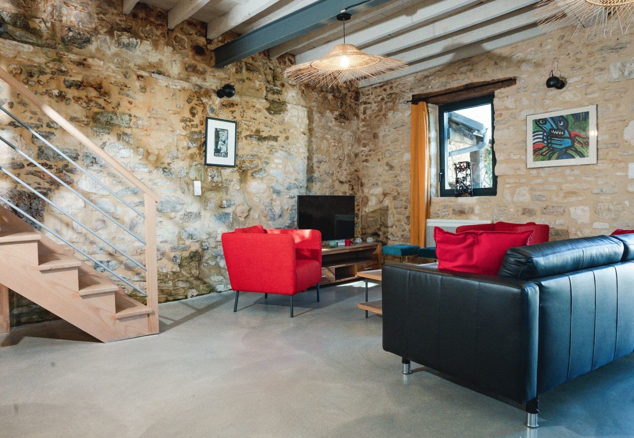 House in Coly - In the heart of the village, house for 8 with pool