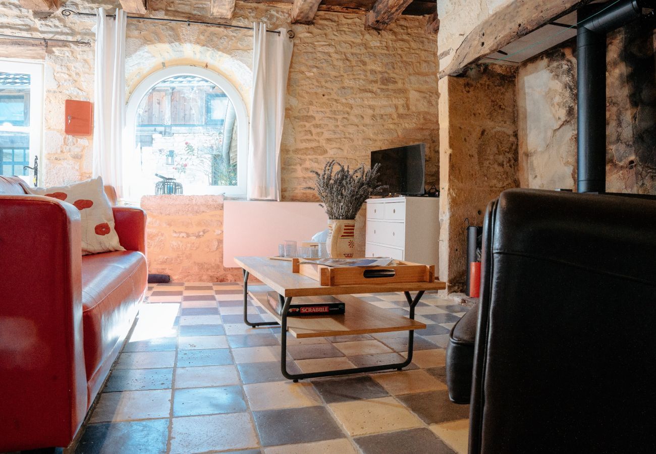 House in Coly - In the heart of the village, house for 8 with pool