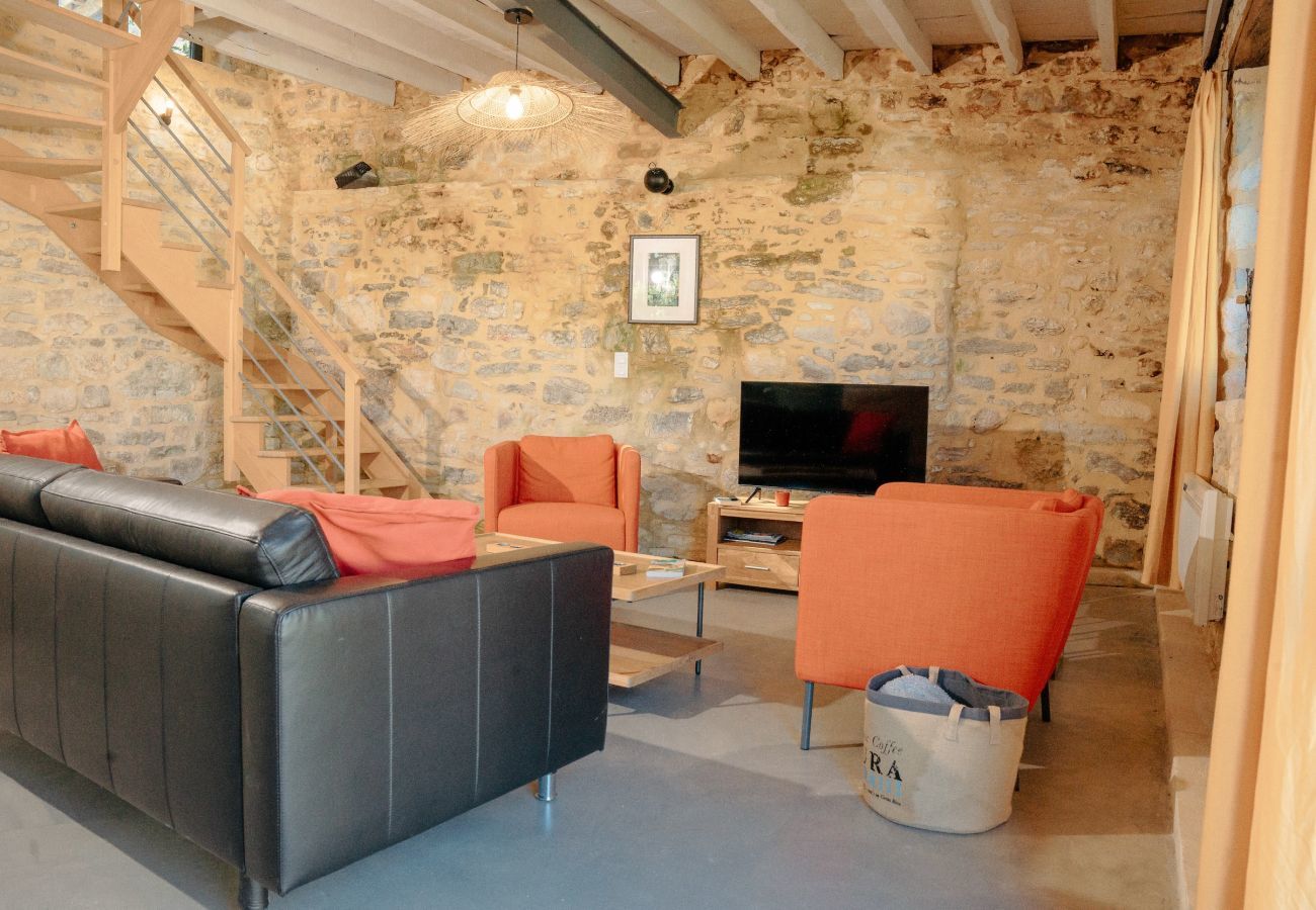 House in Coly - In the heart of the village, house for 8 with pool