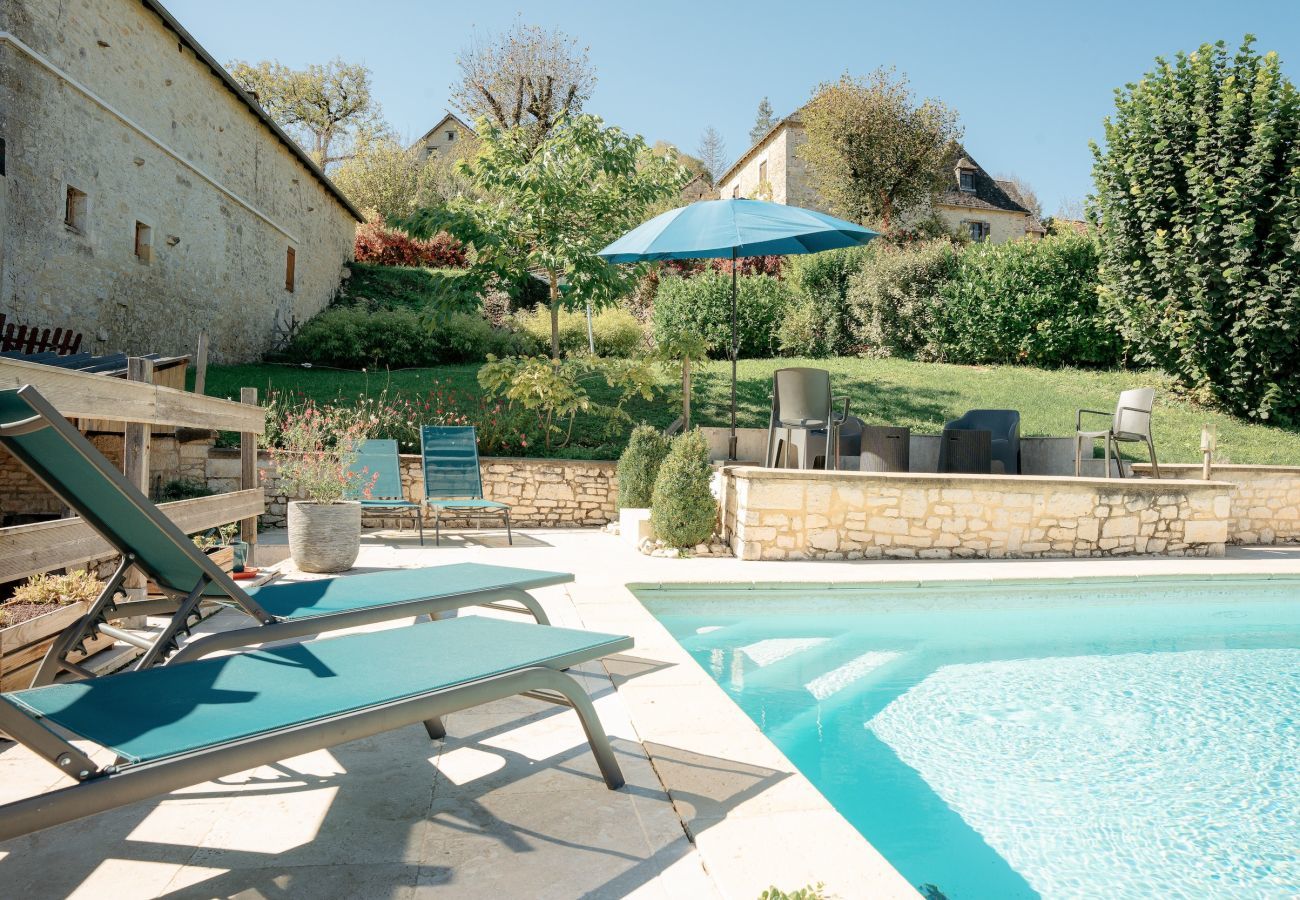 House in Coly - In the heart of the village, house for 8 with pool