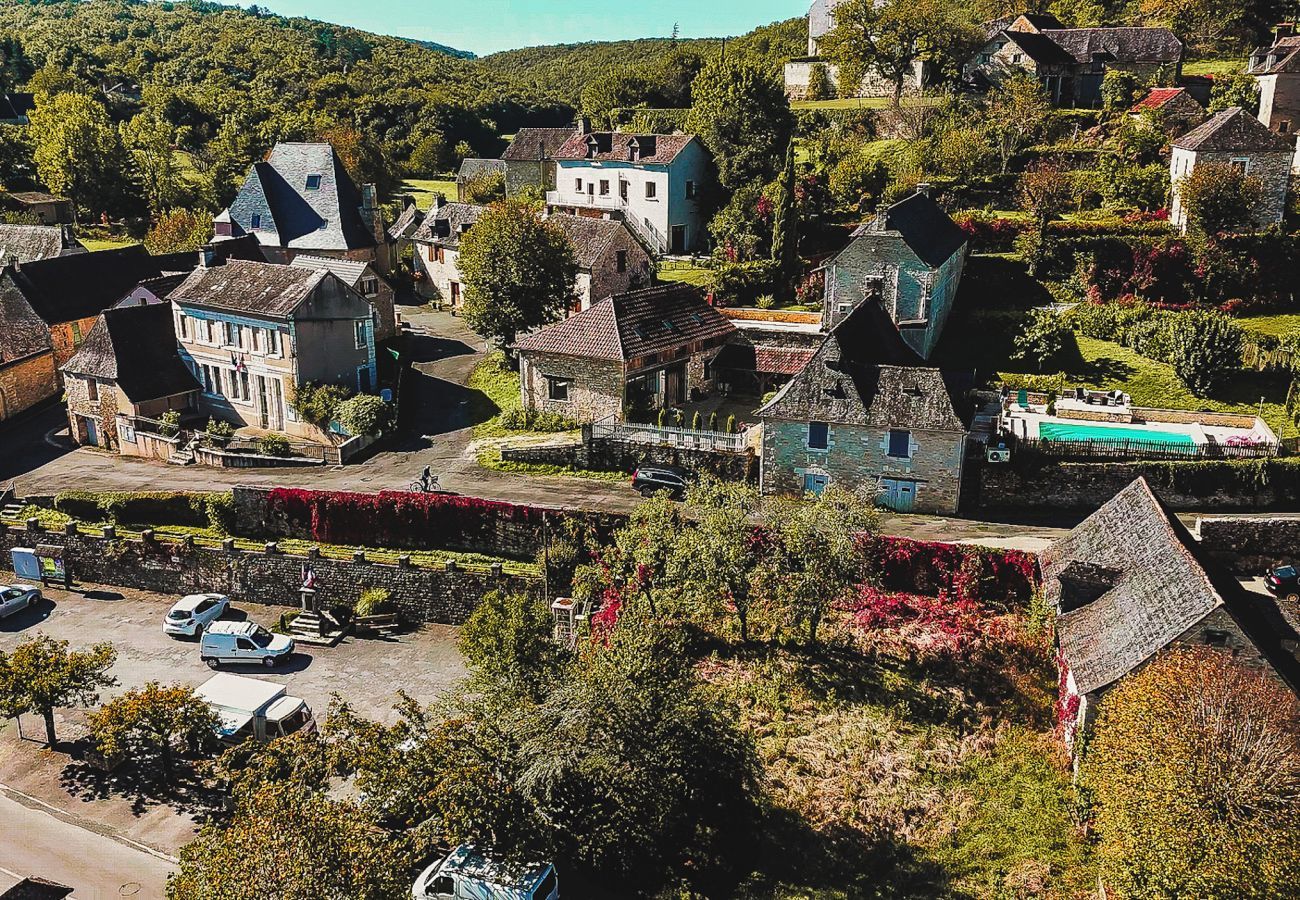 House in Coly - In the heart of the village, house for 8 with pool