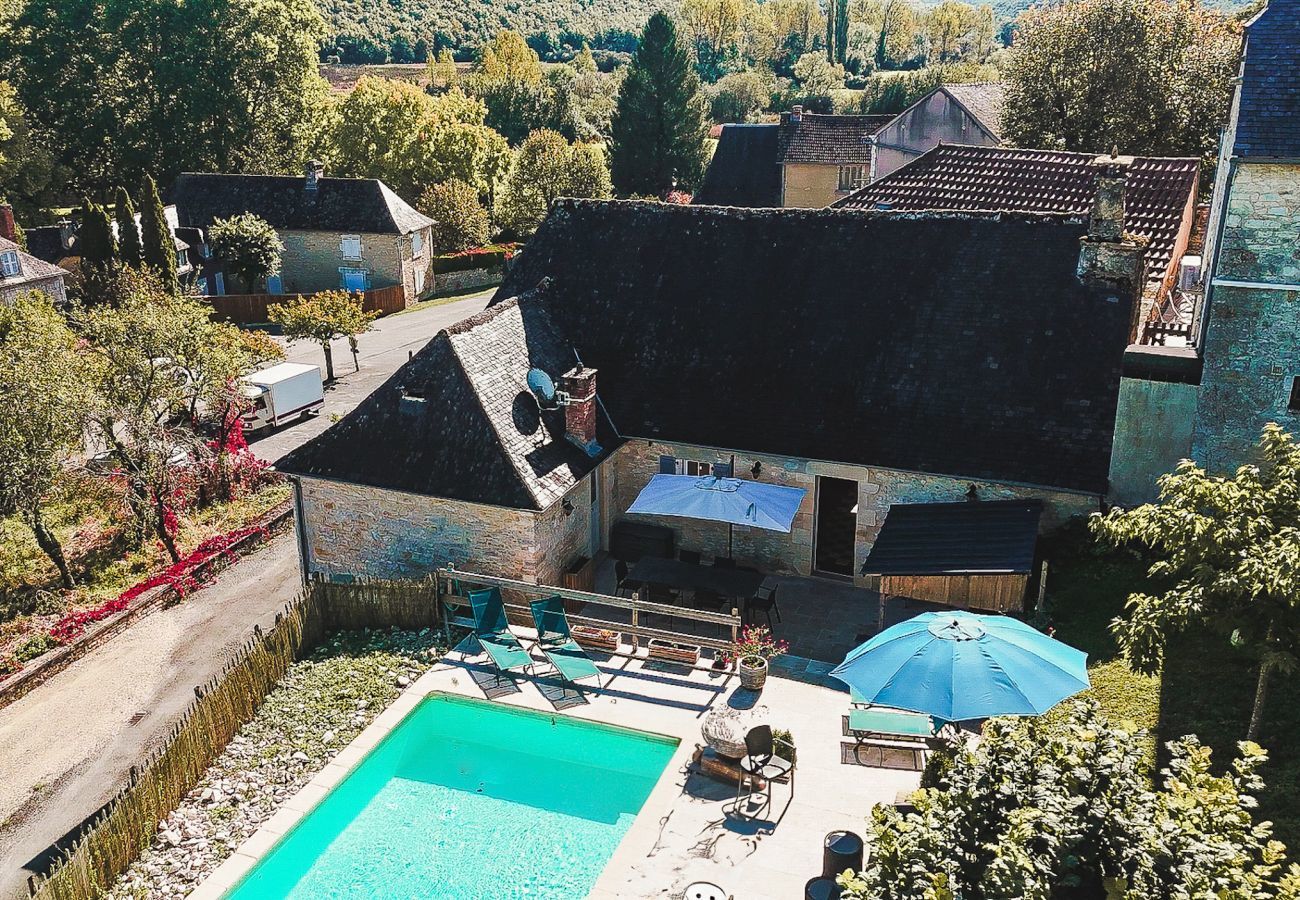 House in Coly - In the heart of the village, house for 8 with pool