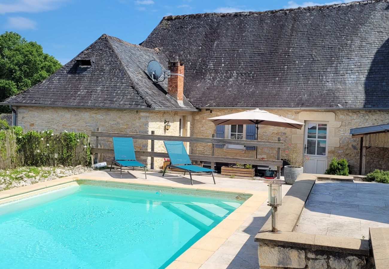 House in Coly - In the heart of the village, house for 8 with pool