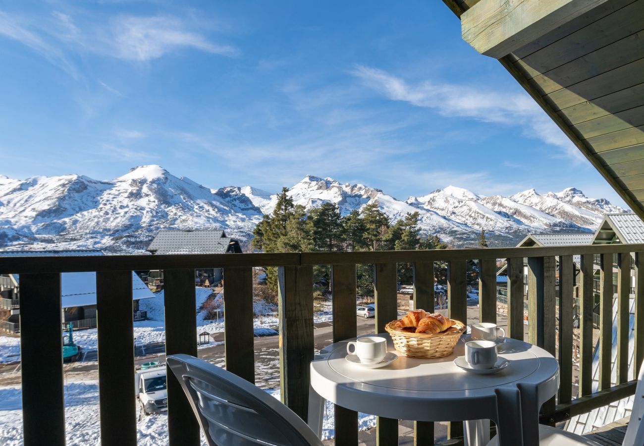 Apartment in Le Dévoluy - 200m from the ski slopes, flat for 4