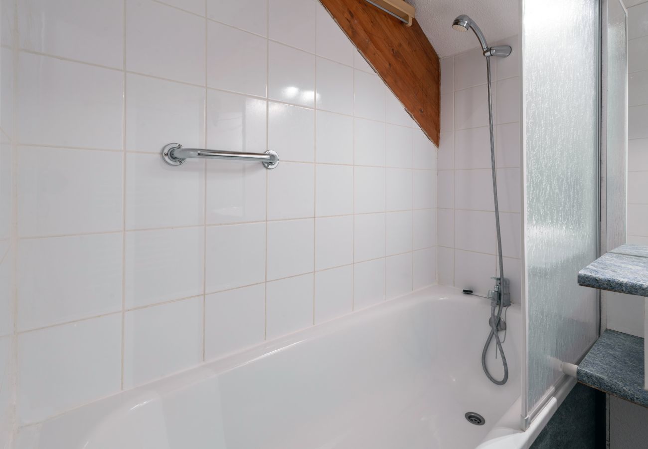 Apartment in Le Dévoluy - 200m from the ski slopes, flat for 4