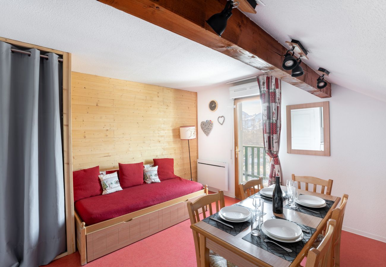 Apartment in Le Dévoluy - 200m from the ski slopes, flat for 4