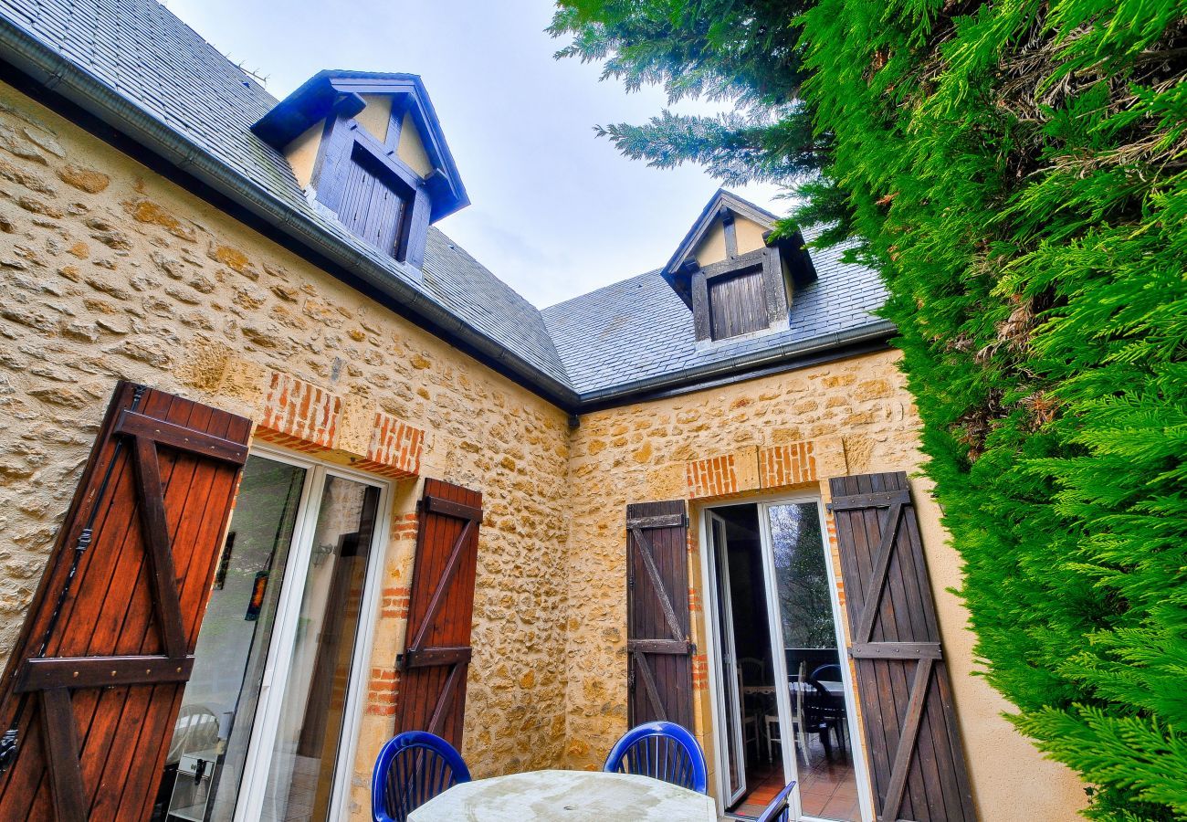 House in Sarlat-la-Canéda - Stone house with a terrace, ideal for 4 people