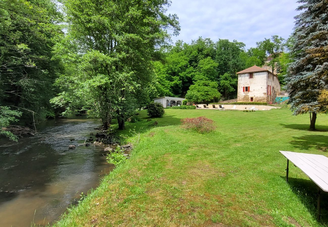 House in Saint-Paul-la-Roche - Large house for 8 - Peace and quiet - Pool