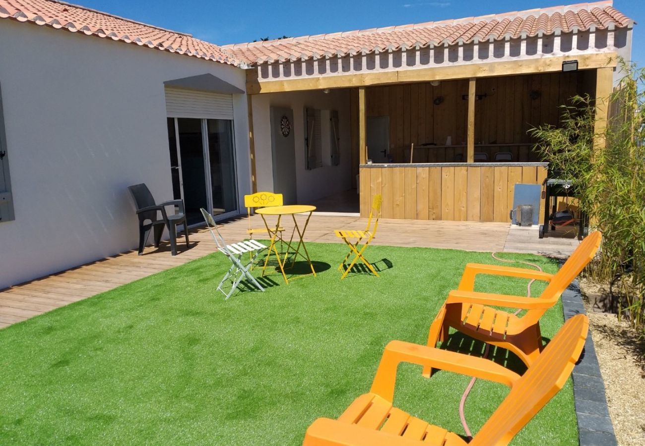 House in La Guérinière - 240m from beaches - House with garden for 12