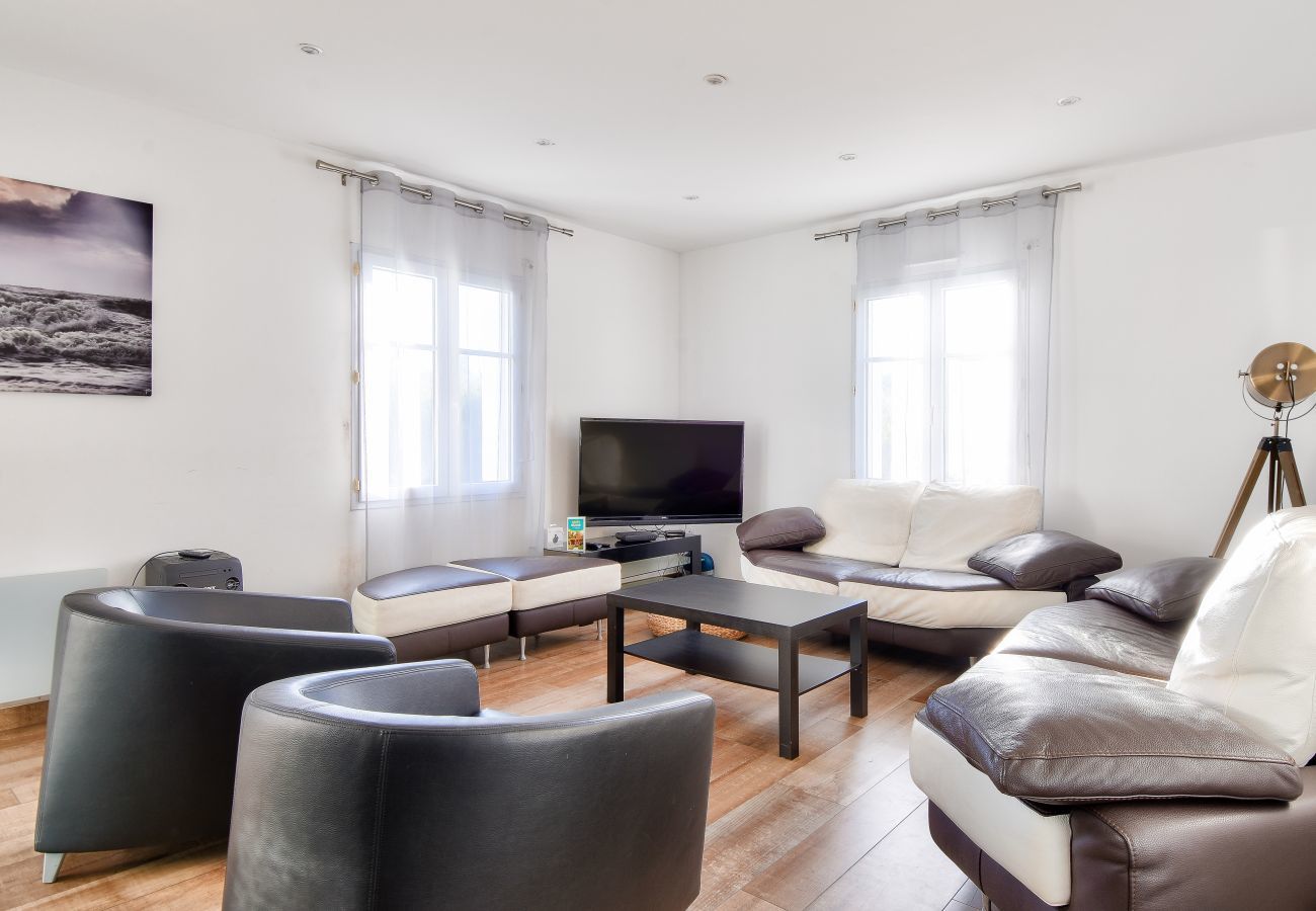 House in La Guérinière - 240m from beaches - House with garden for 12