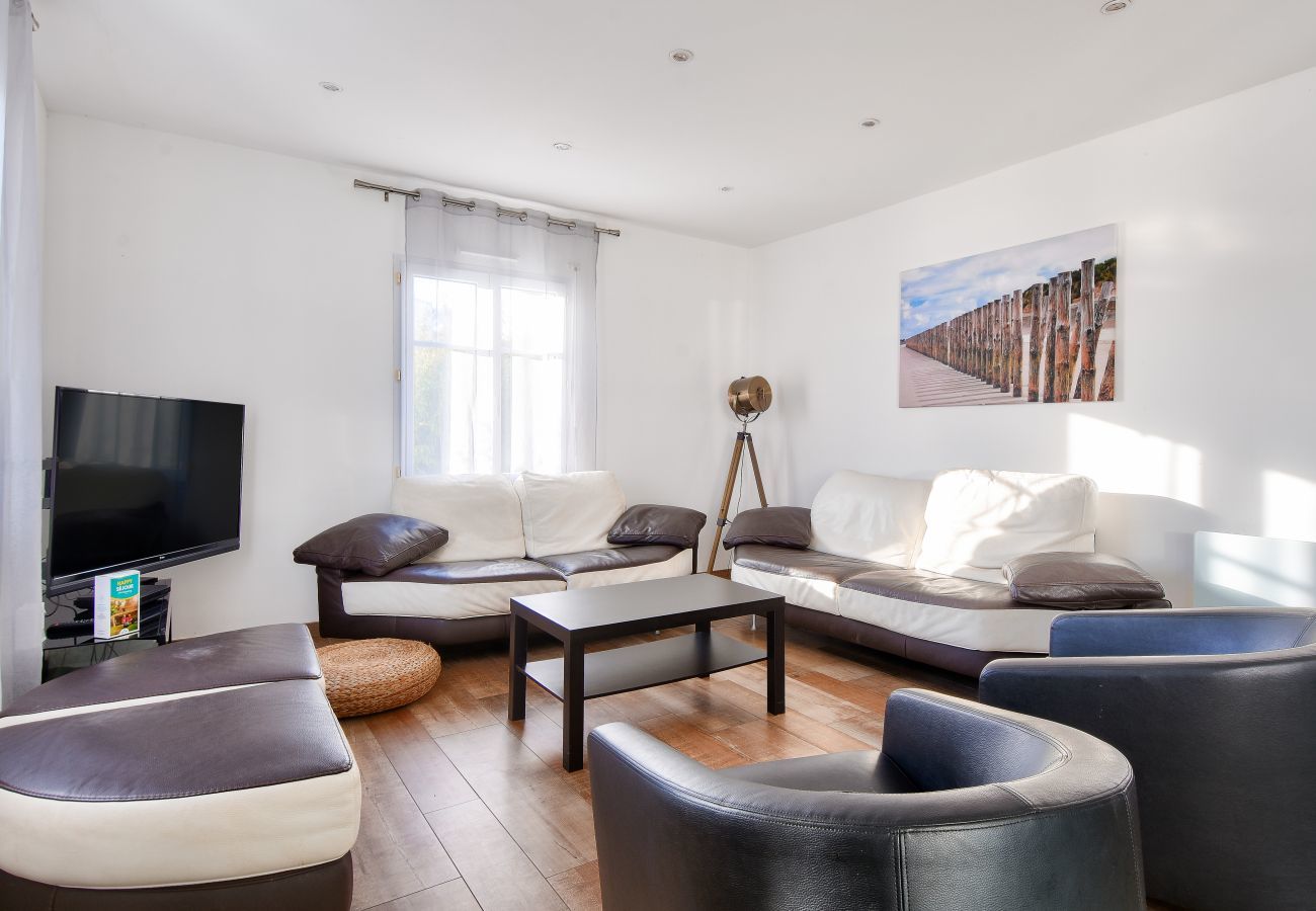 House in La Guérinière - 240m from beaches - House with garden for 12