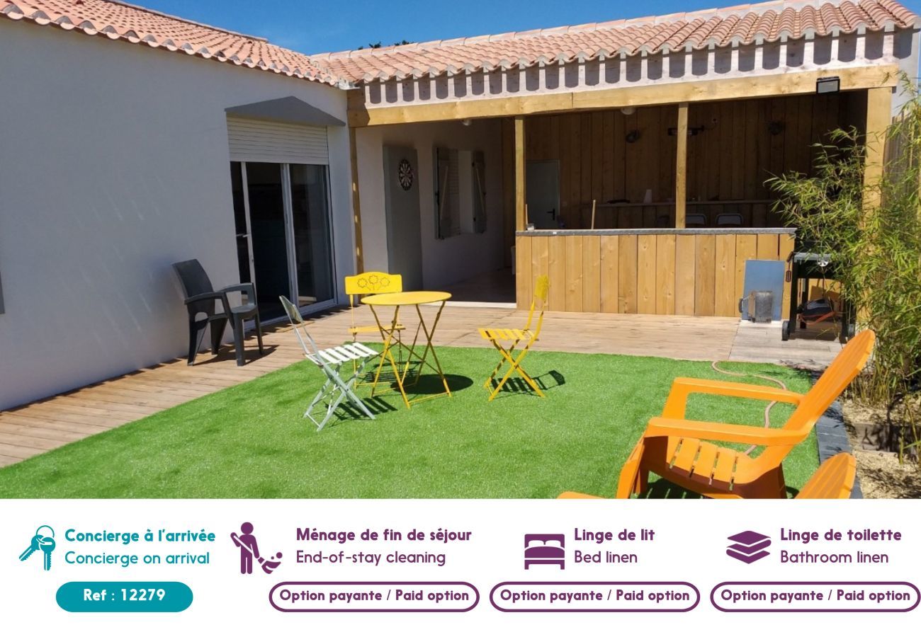 House in La Guérinière - 240m from beaches - House with garden for 12