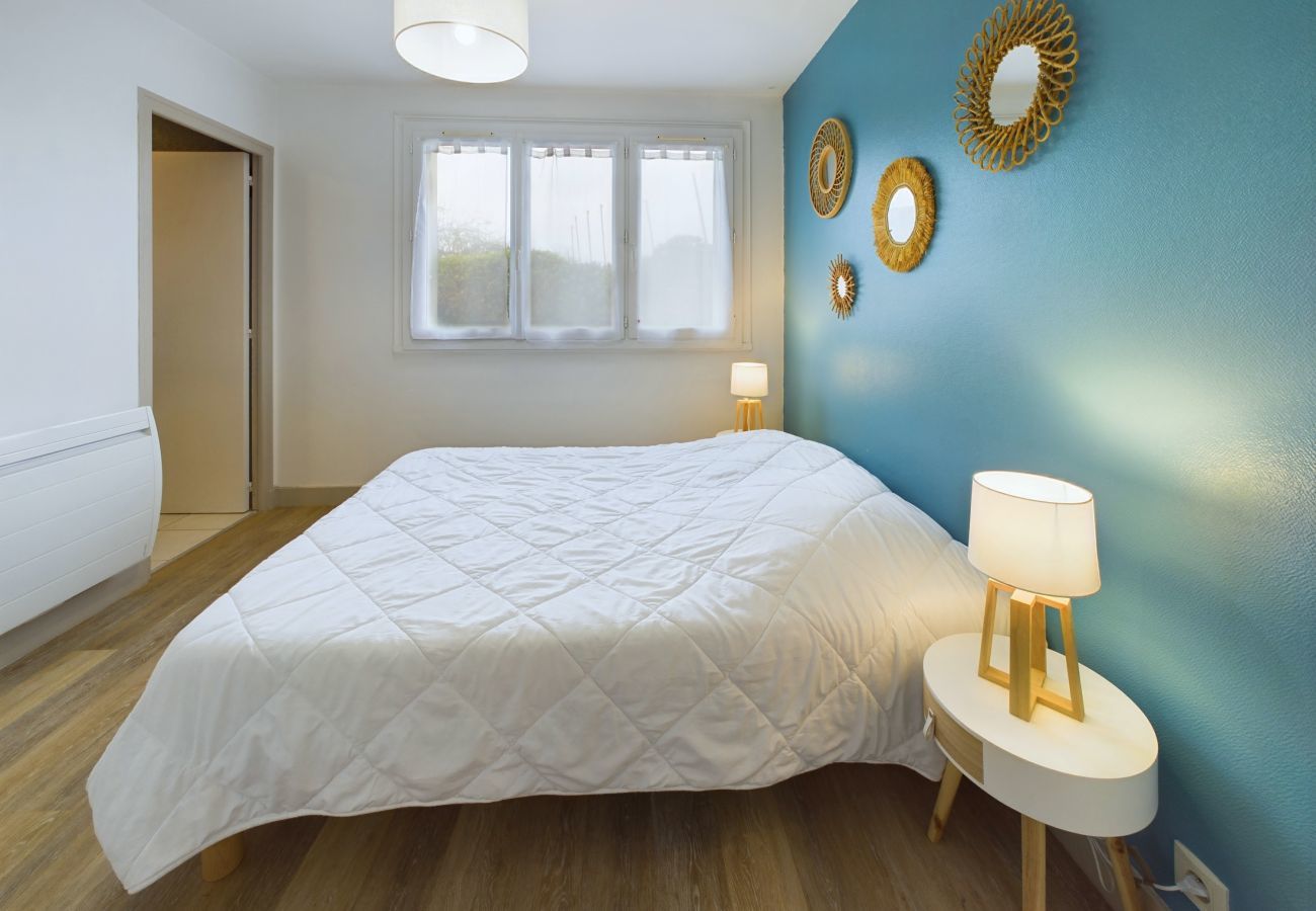 Apartment in Fouesnant - 100 m from the beach, 2 adults and 2 children