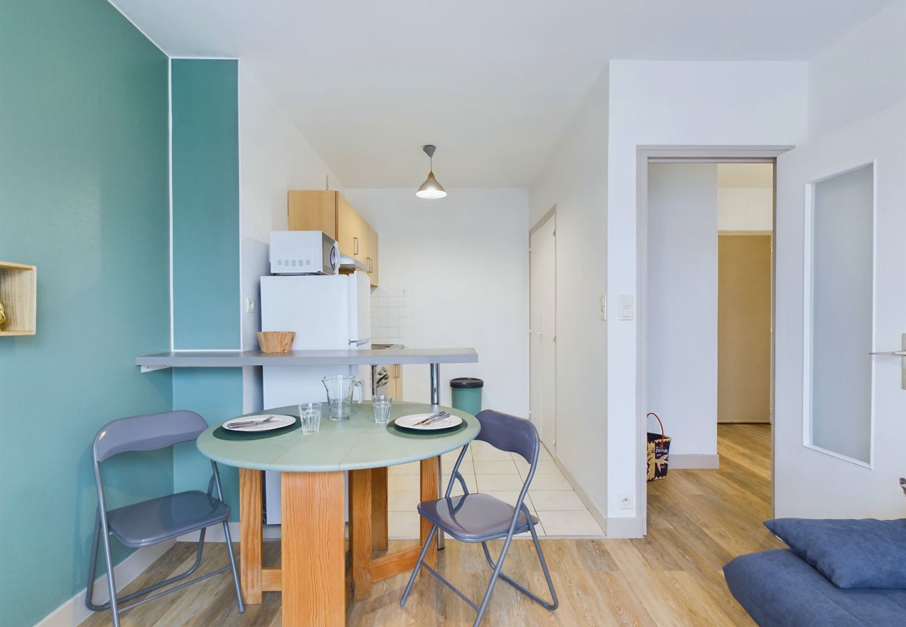 Apartment in Fouesnant - 100 m from the beach, 2 adults and 2 children