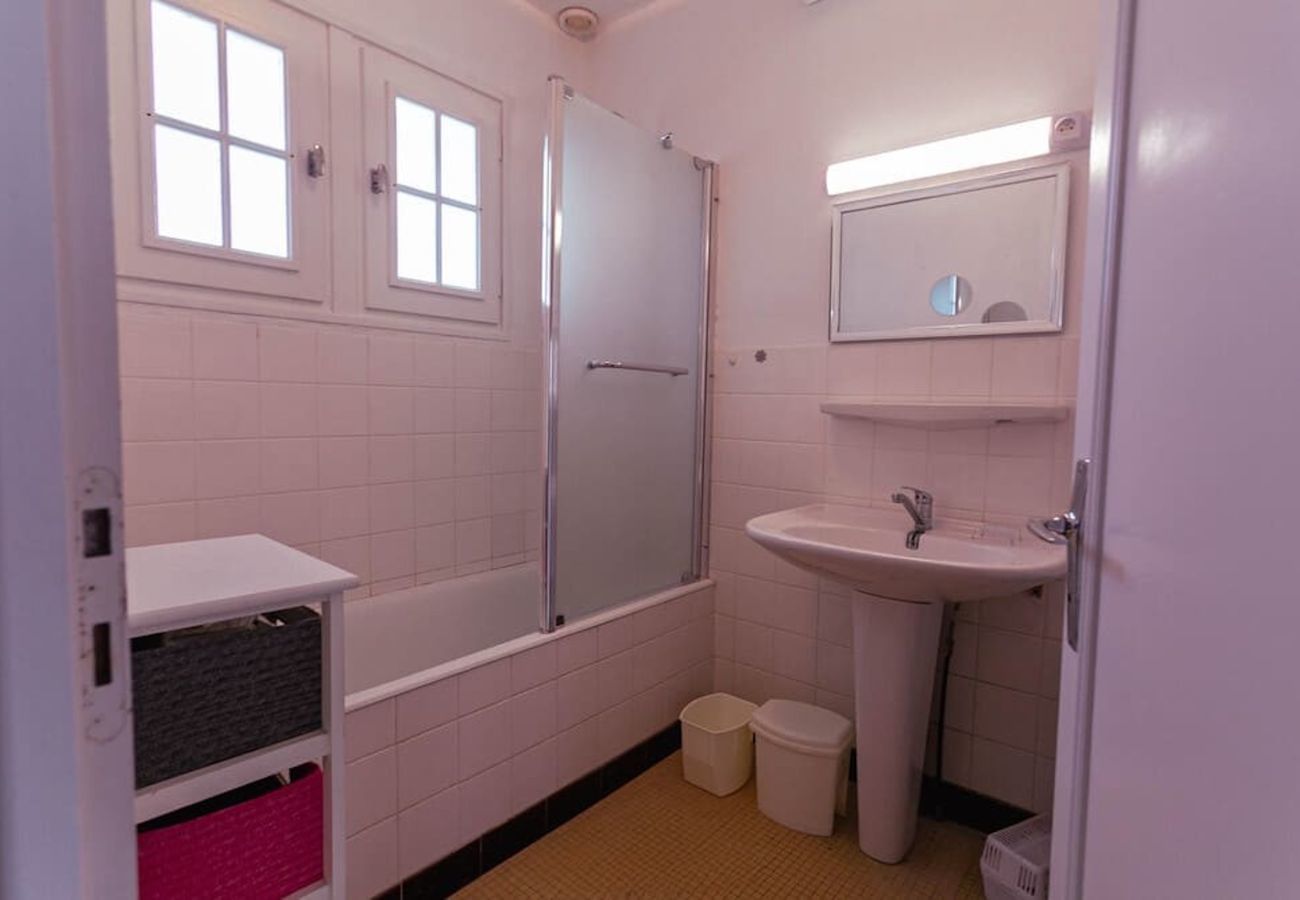 House in Penvénan - House 400m from the beach, for 6 people