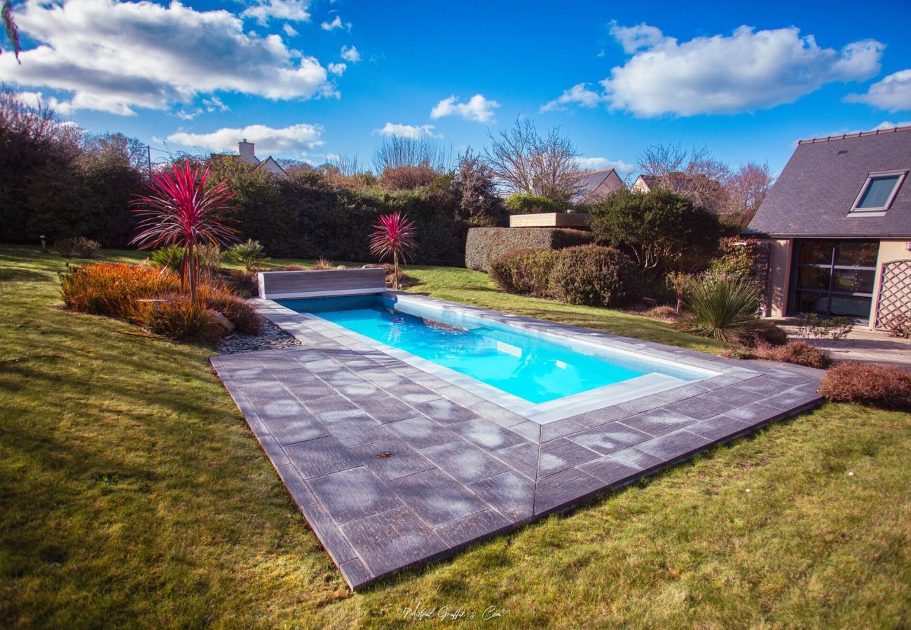 House in Penvénan - House for 10 with large garden and swimming pool