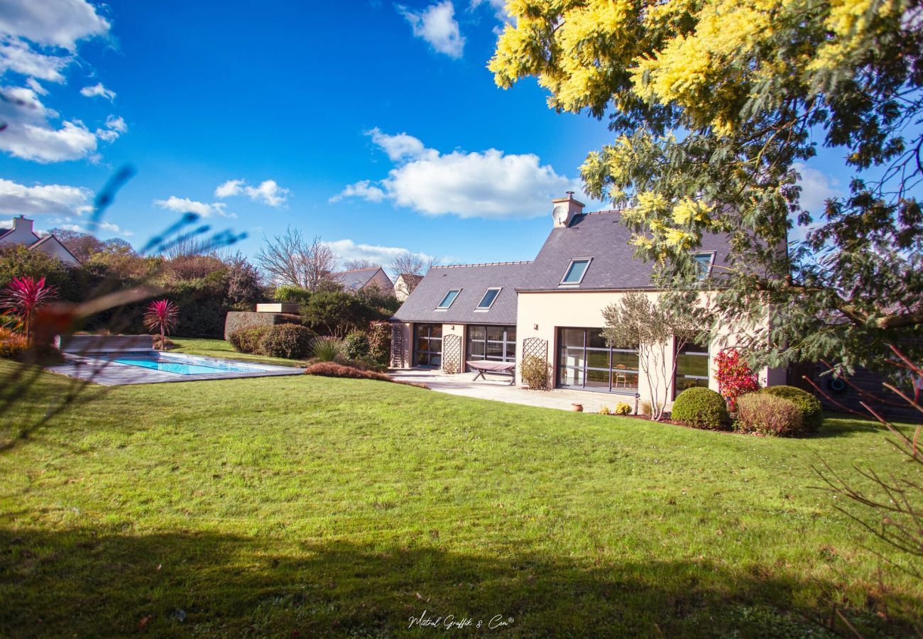 House in Penvénan - House for 10 with large garden and swimming pool