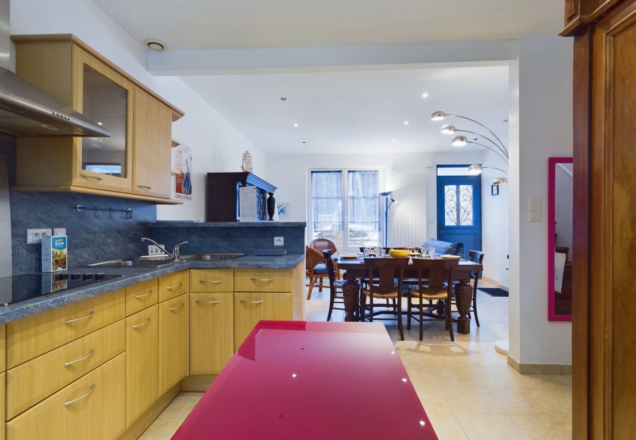 House in Concarneau - 110 m from the beach, house for 6 people