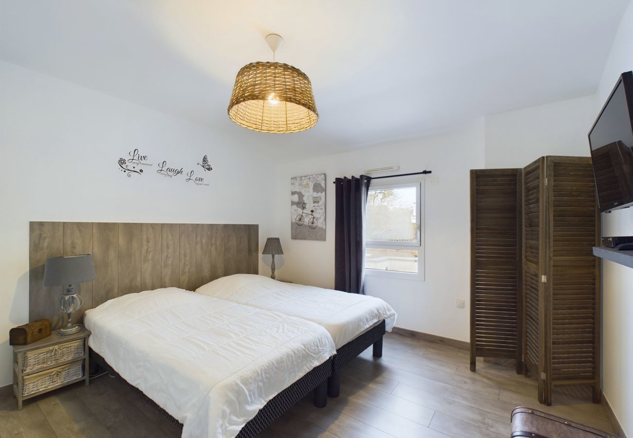 House in Saint-Hilaire-de-Riez - House with garden and jacuzzi for 8 people