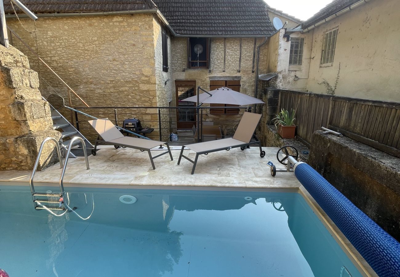 House in Montignac - Stone house with swimming pool and terrace for 6