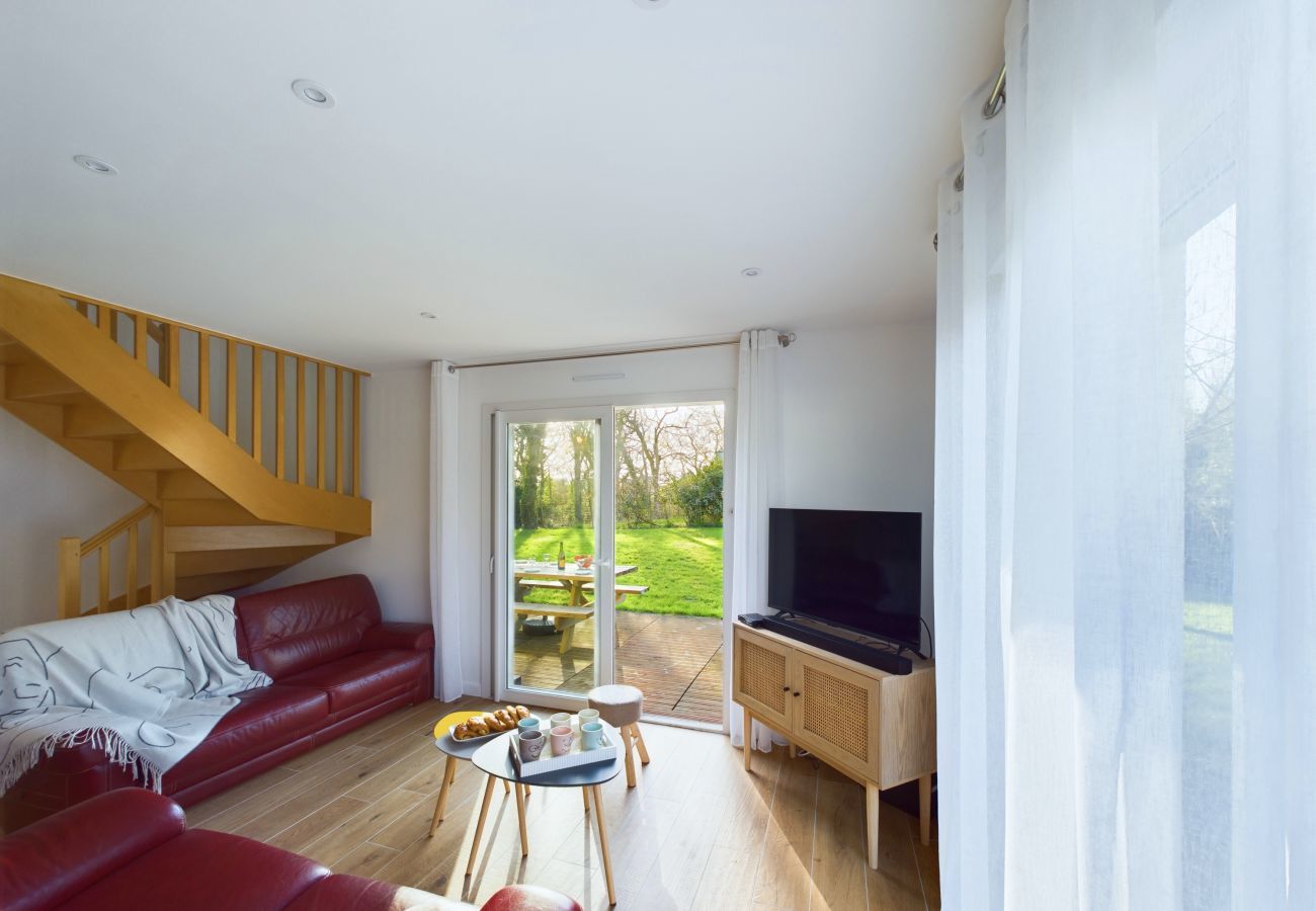House in Plomeur - House for 8 in Plomeur - Large garden 