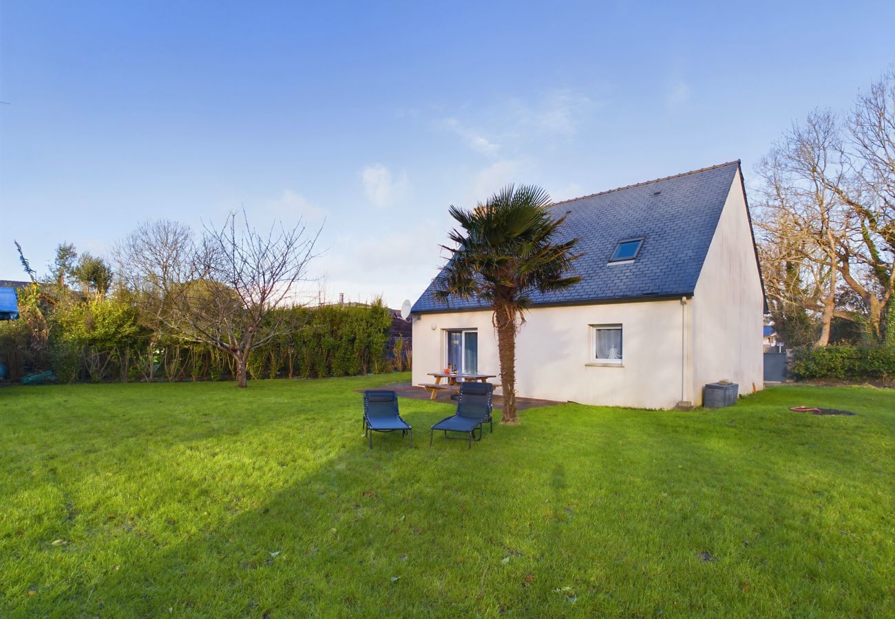 House in Plomeur - House for 8 in Plomeur - Large garden 