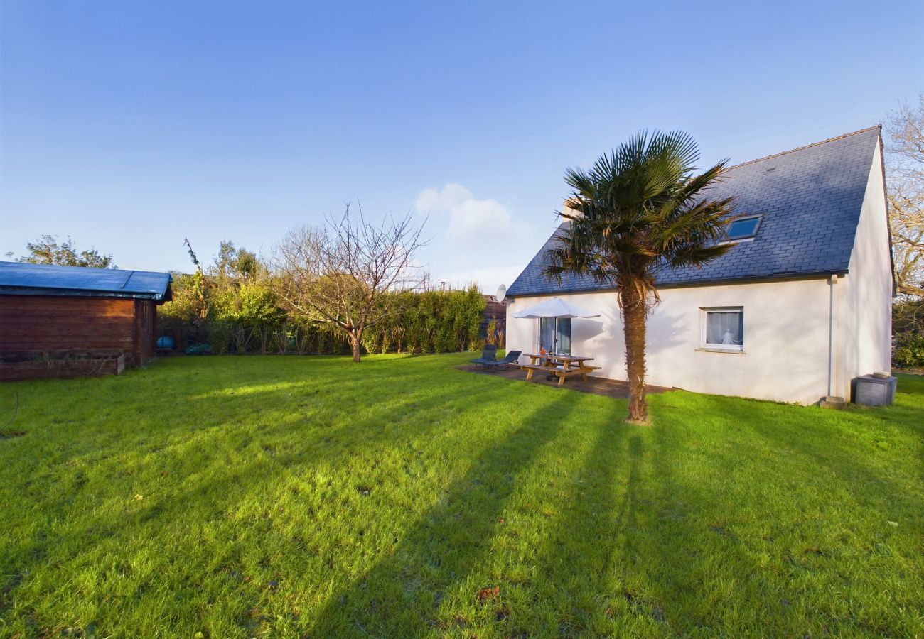 House in Plomeur - House for 8 in Plomeur - Large garden 