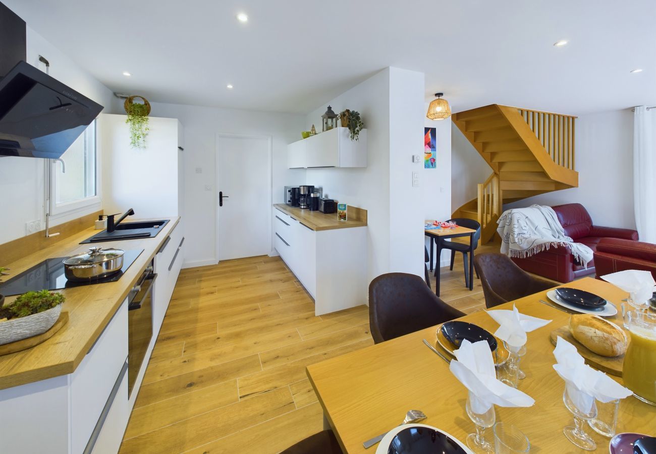 House in Plomeur - House for 8 in Plomeur - Large garden 