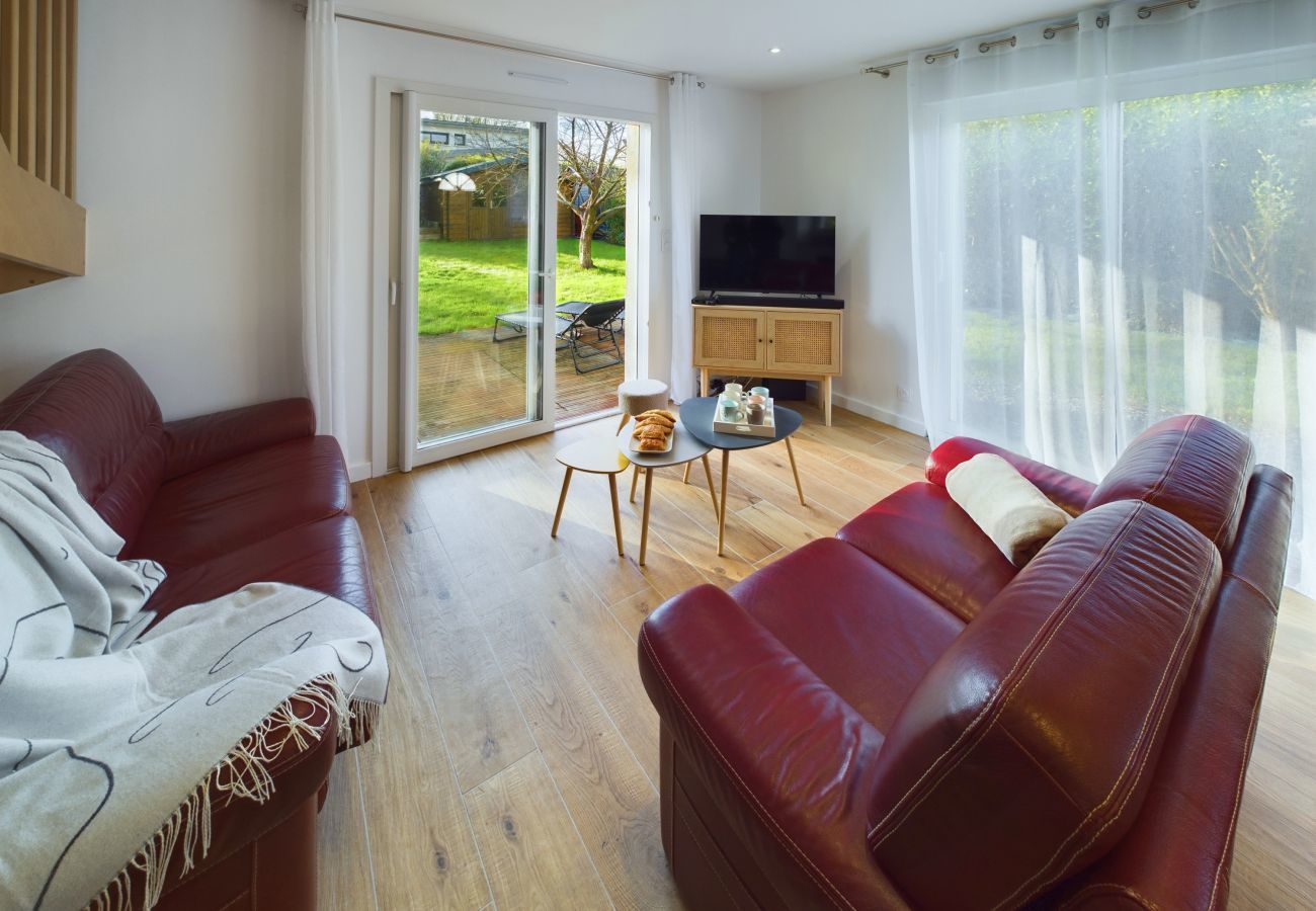 House in Plomeur - House for 8 in Plomeur - Large garden 