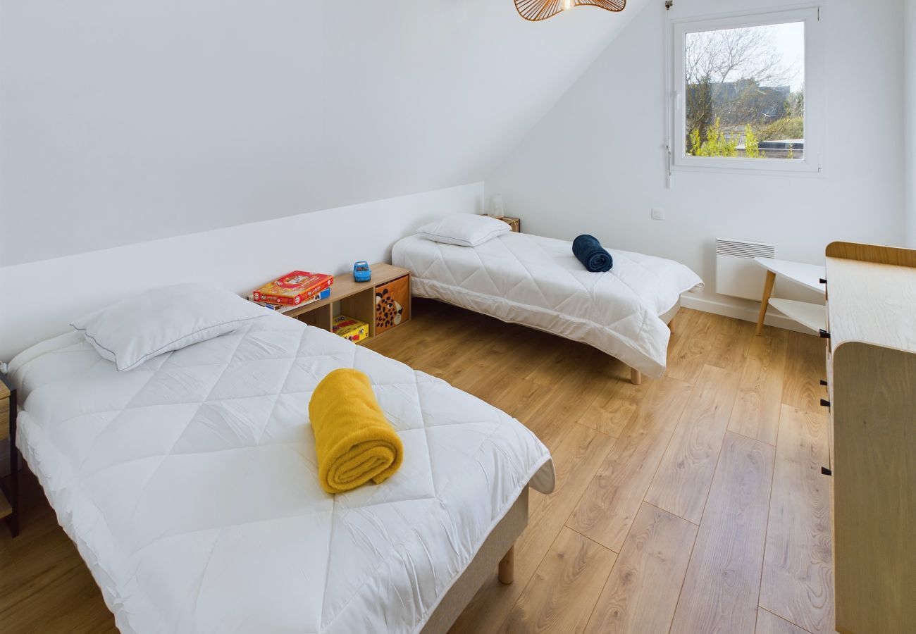 House in Plomeur - House for 8 in Plomeur - Large garden 