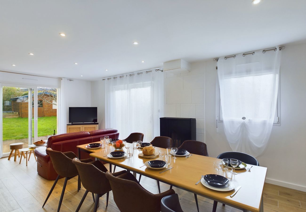 House in Plomeur - House for 8 in Plomeur - Large garden 