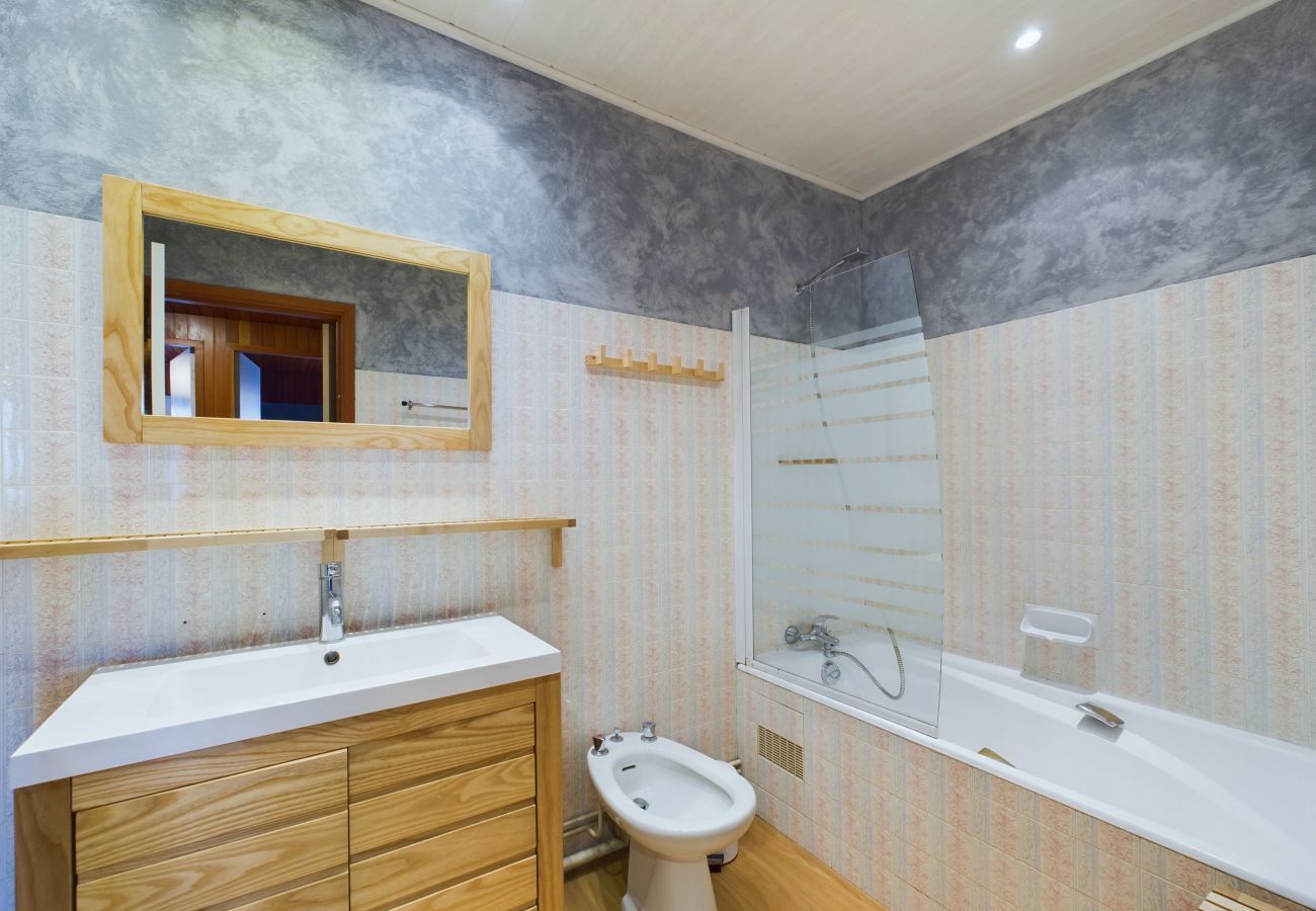 Apartment in Saint-Gilles-Croix-de-Vie - Sea view - apartment for 8 on St Gilles