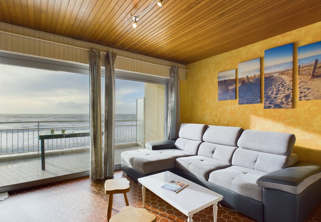 Apartment in Saint-Gilles-Croix-de-Vie - Sea view - apartment for 8 on St Gilles