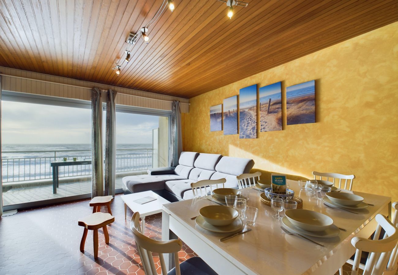 Apartment in Saint-Gilles-Croix-de-Vie - Sea view - apartment for 8 on St Gilles