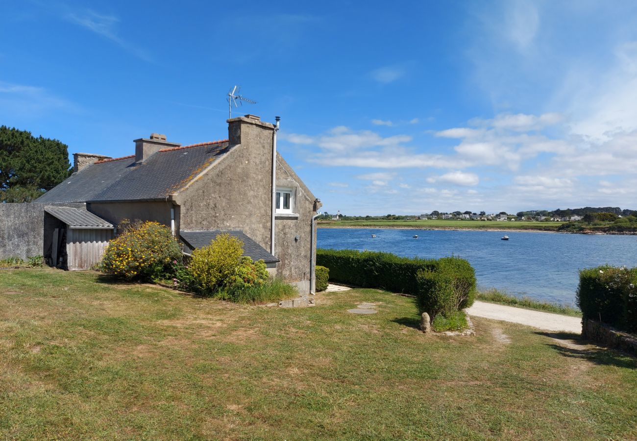 Apartment in Plouguerneau - Sea view - House with garden for 2