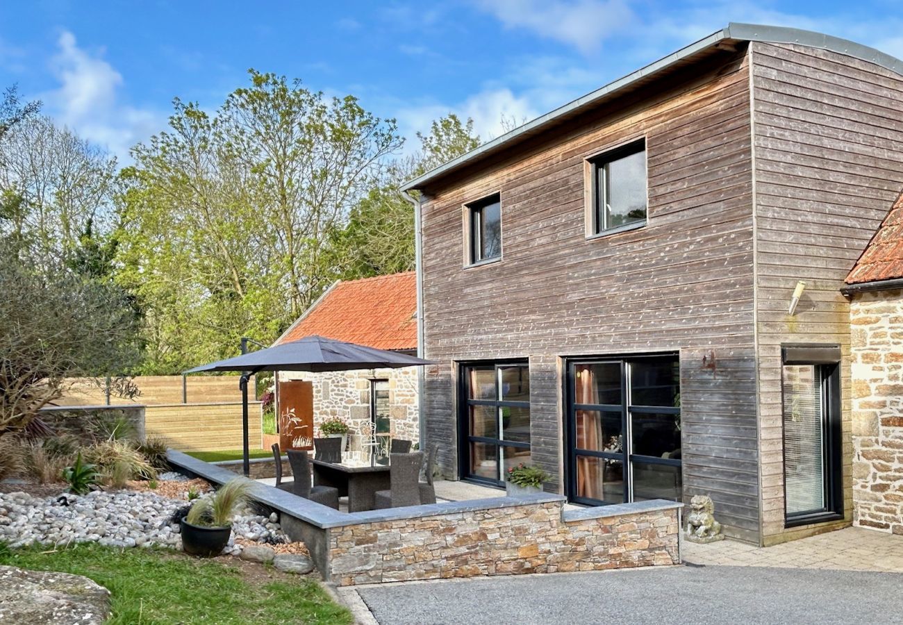 Villa in Guissény - Villa Ty Amor - Large garden and jacuzzi for 9