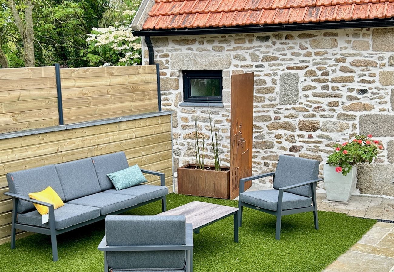 Villa in Guissény - Villa Ty Amor - Large garden and jacuzzi for 9