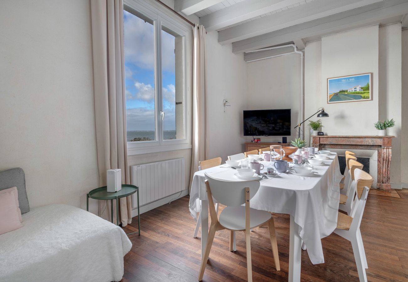 House in Saint-Michel-Chef-Chef - Sea - beach facing family villa for 12