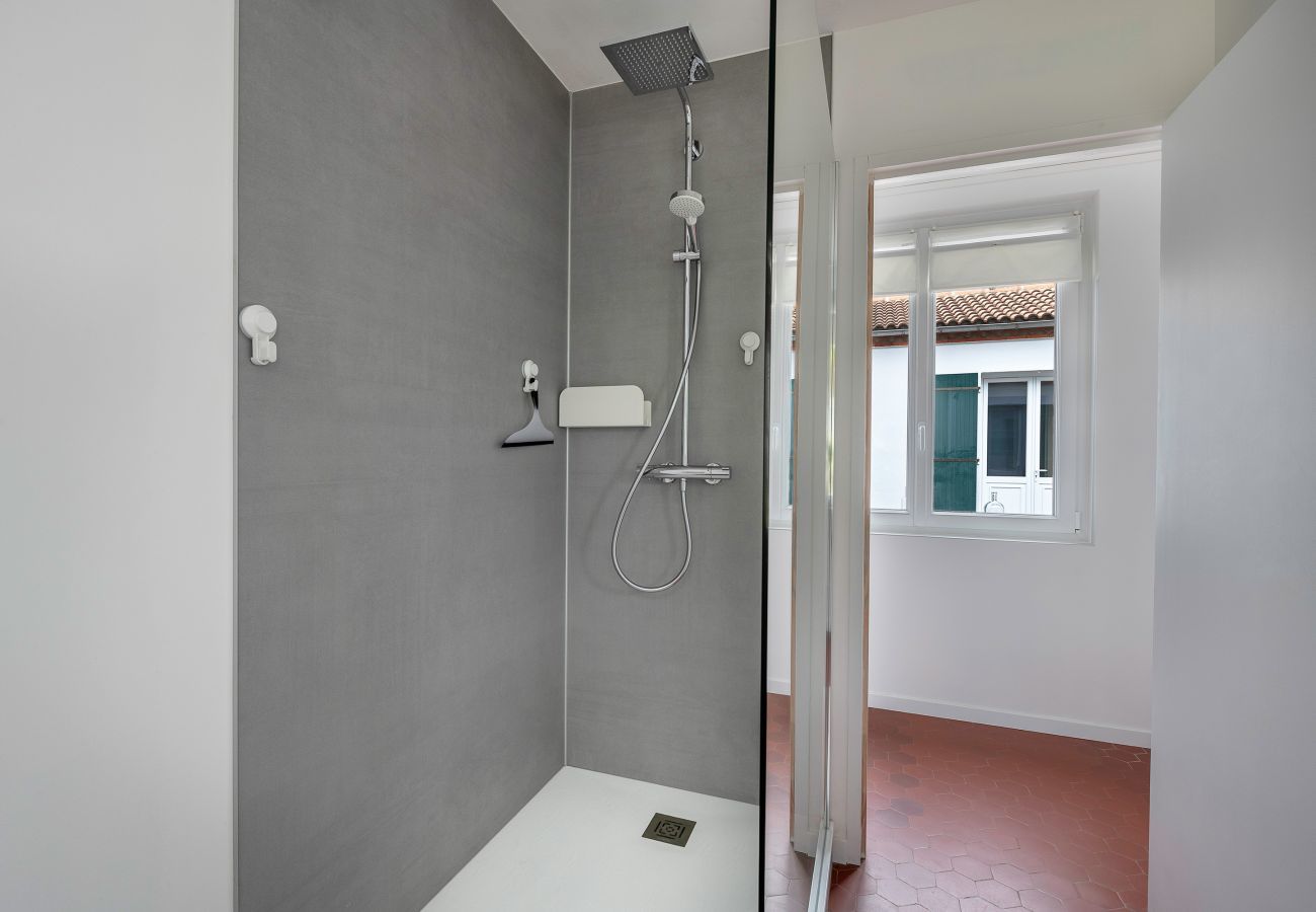 House in Saint-Michel-Chef-Chef - Sea - beach facing family villa for 12