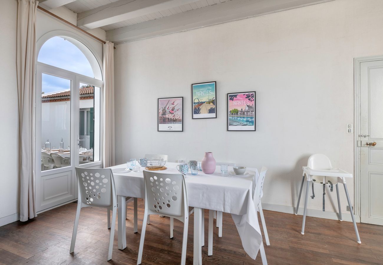 House in Saint-Michel-Chef-Chef - Sea - beach facing family villa for 12