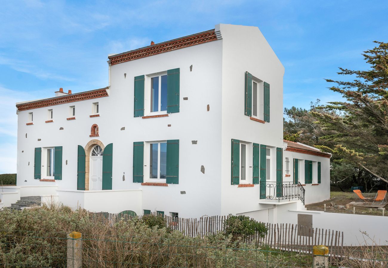 House in Saint-Michel-Chef-Chef - Sea - beach facing family villa for 12