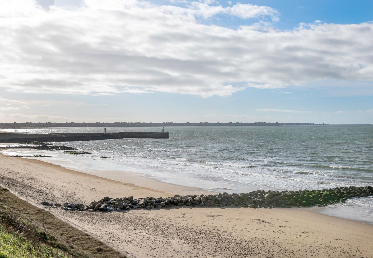 House in Saint-Michel-Chef-Chef - Sea - beach facing family villa for 12