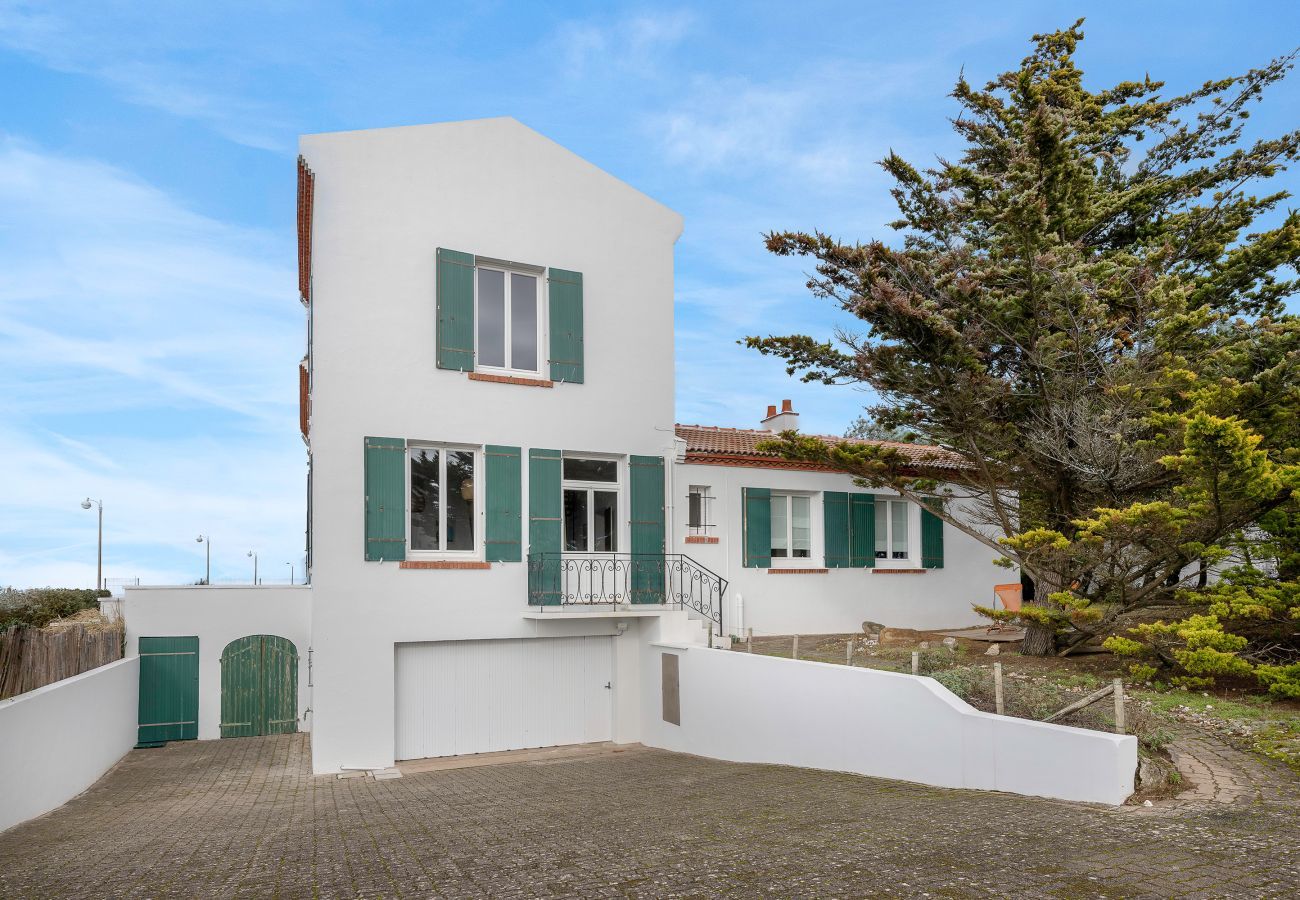 House in Saint-Michel-Chef-Chef - Sea - beach facing family villa for 12