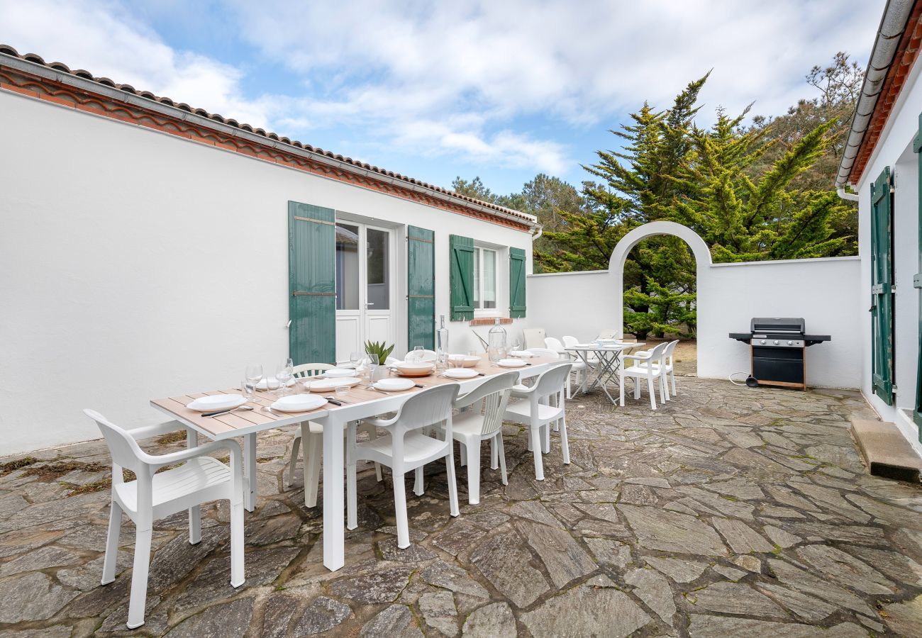 House in Saint-Michel-Chef-Chef - Sea - beach facing family villa for 12