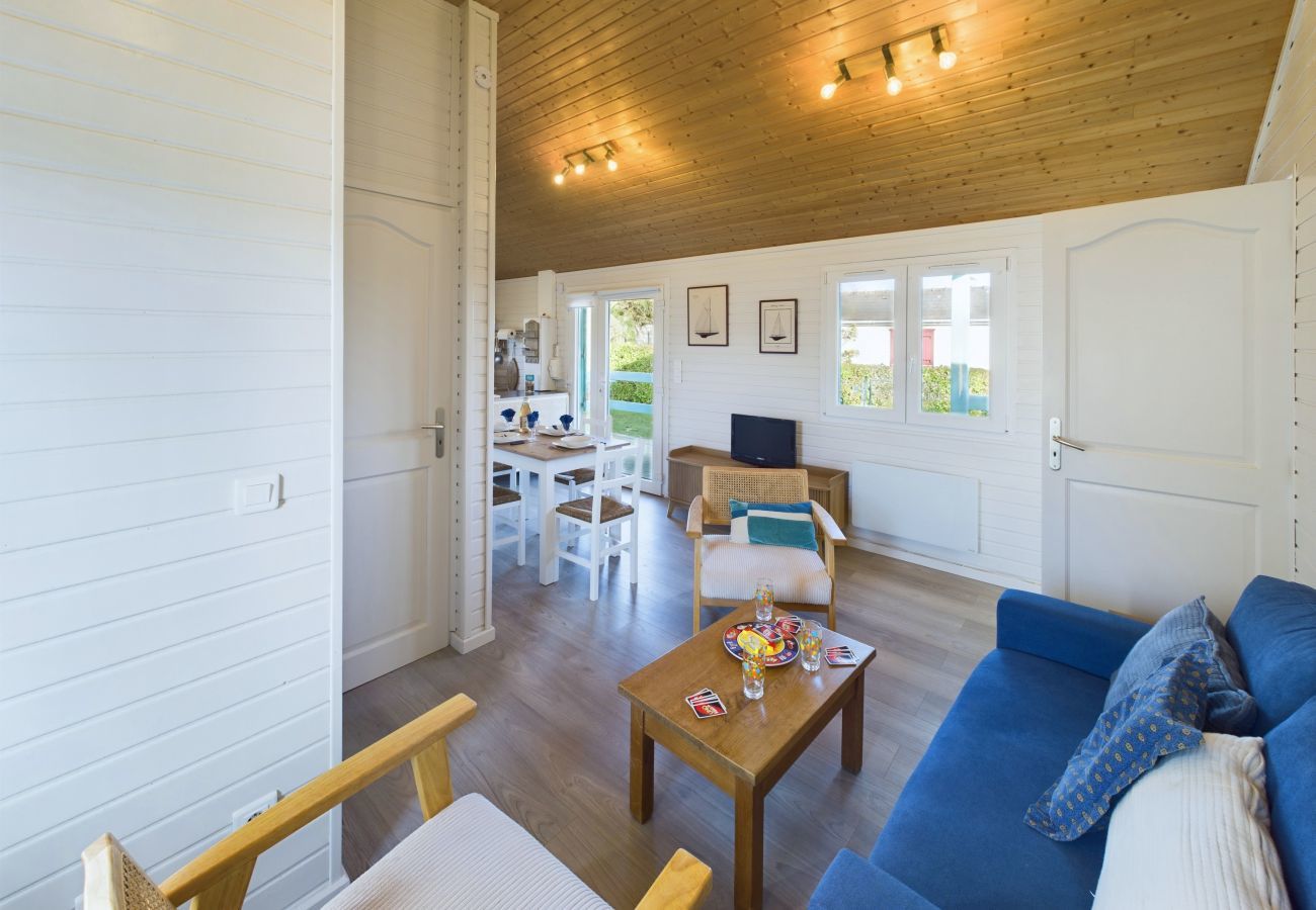 Bungalow in Pont-l´Abbé - Chalet for 4 in a residence with swimming pool