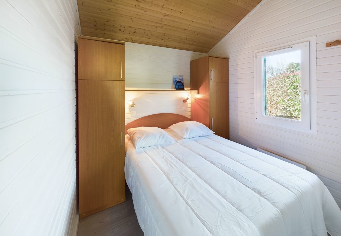 Bungalow in Pont-l´Abbé - Chalet for 4 in a residence with swimming pool