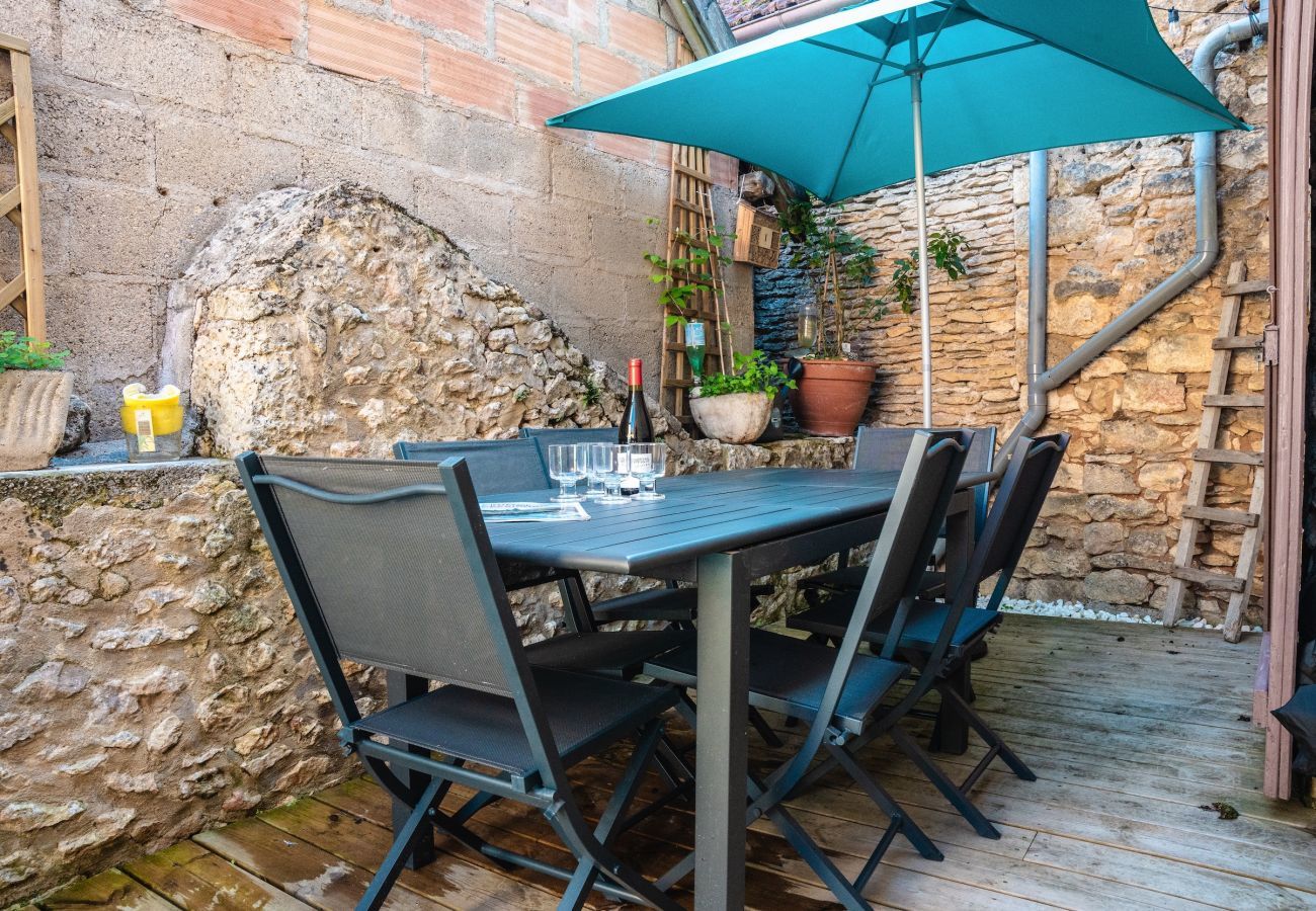 House in Montignac - Modern stone house with terrace for 6