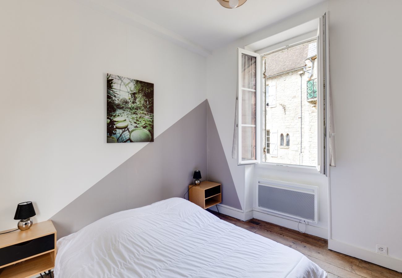 House in Montignac - Modern stone house with terrace for 6