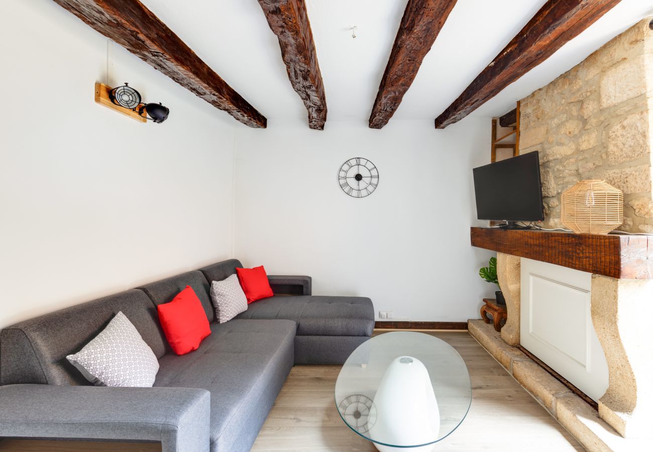 House in Montignac - Modern stone house with terrace for 6